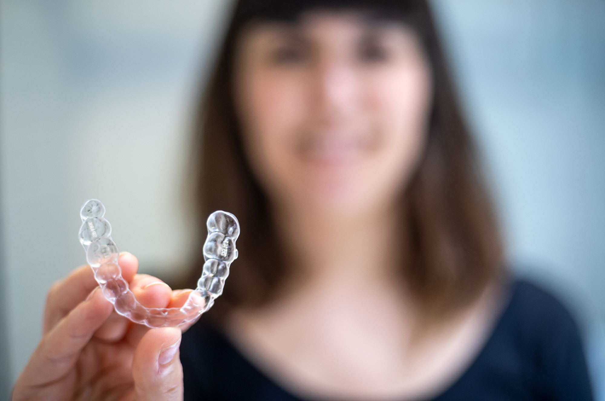 Do popolnega nasmeha je Invisalign cena lahko pri vašem ortodontu